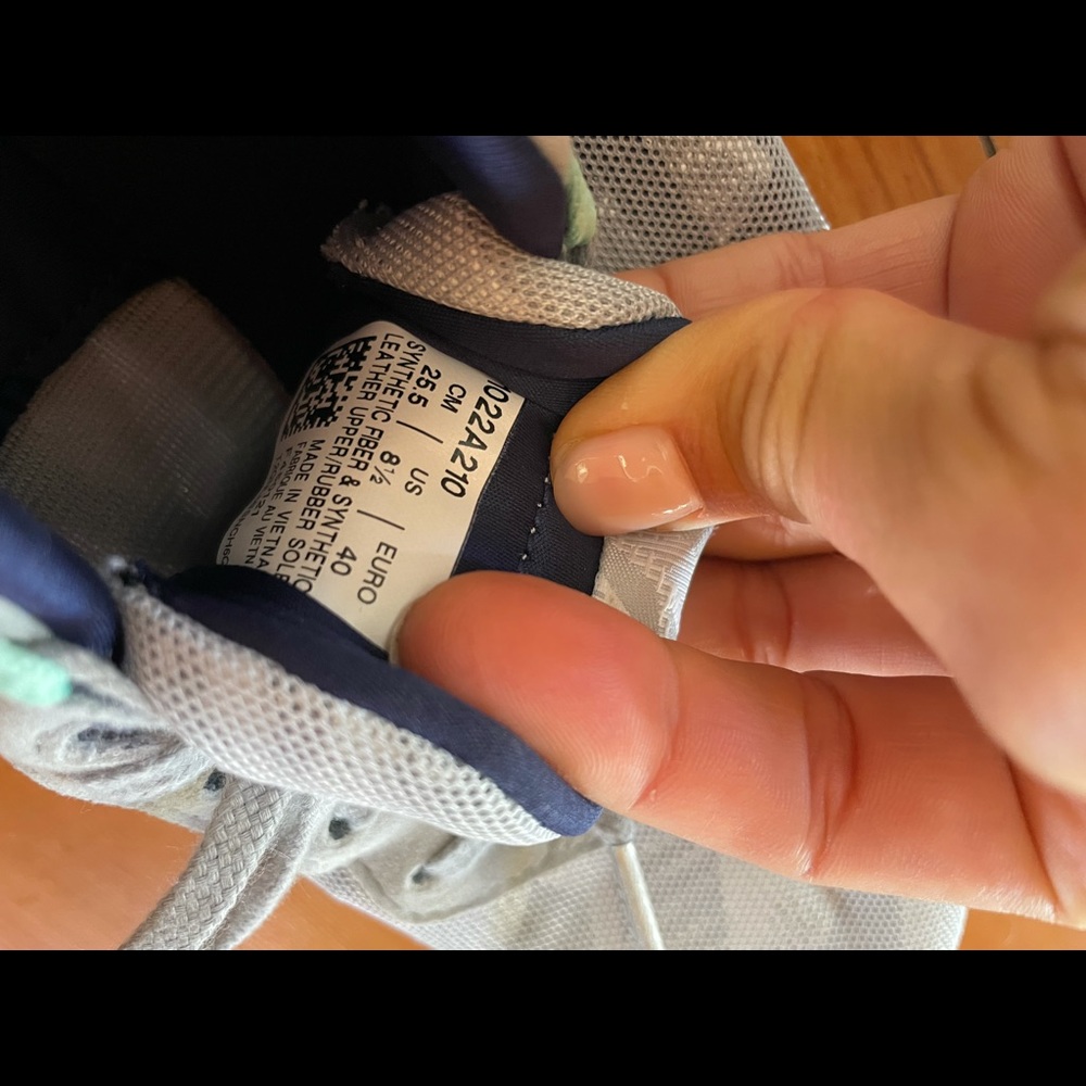 ASICS - Picture 4 of 6